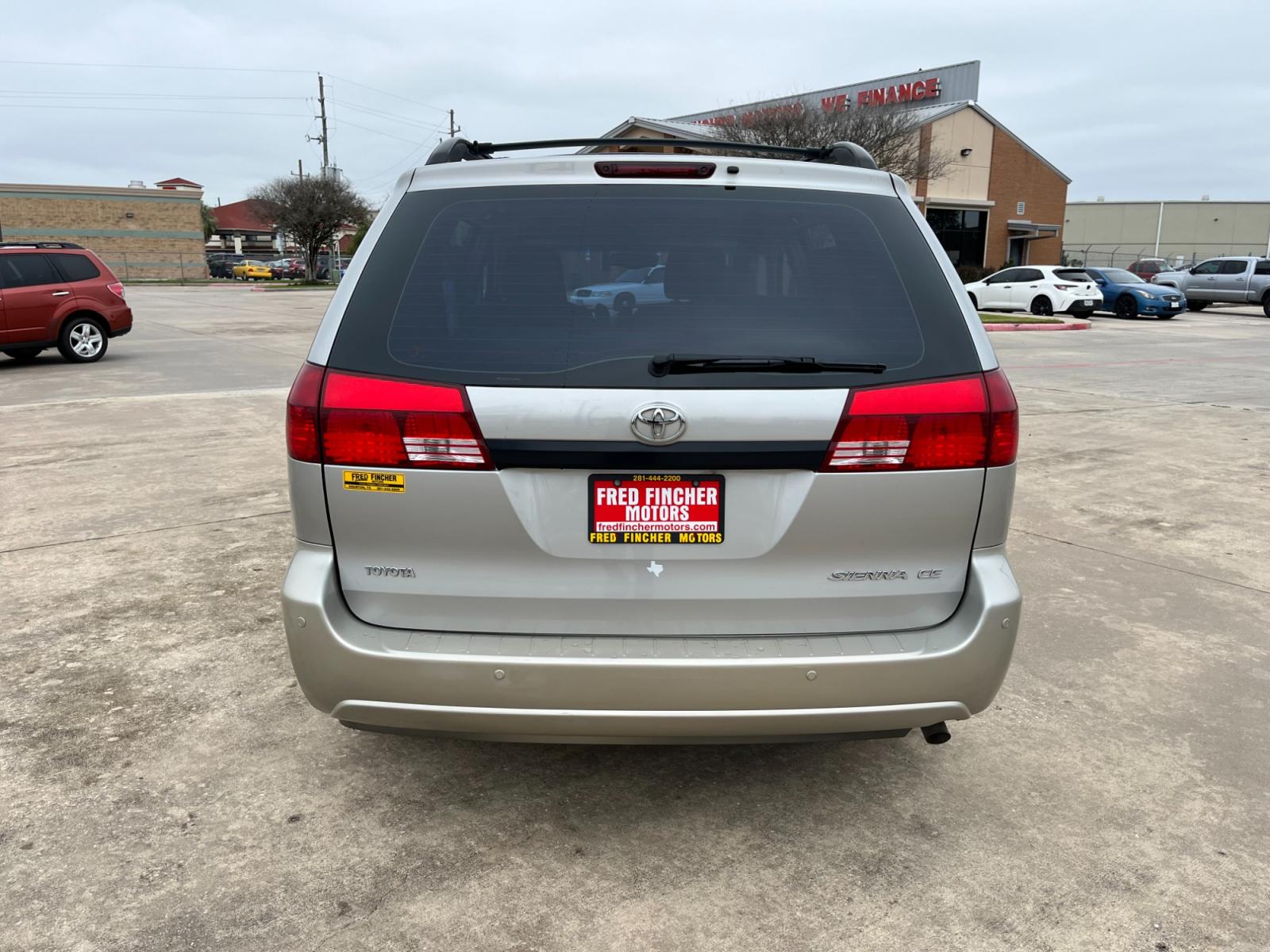 2005 SILVER /gray Toyota Sienna LE - 7 Passenger Seating (5TDZA23C75S) with an 3.3L V6 DOHC 24V engine, 5-Speed Automatic Overdrive transmission, located at 14700 Tomball Parkway 249, Houston, TX, 77086, (281) 444-2200, 29.928619, -95.504074 - Photo #5